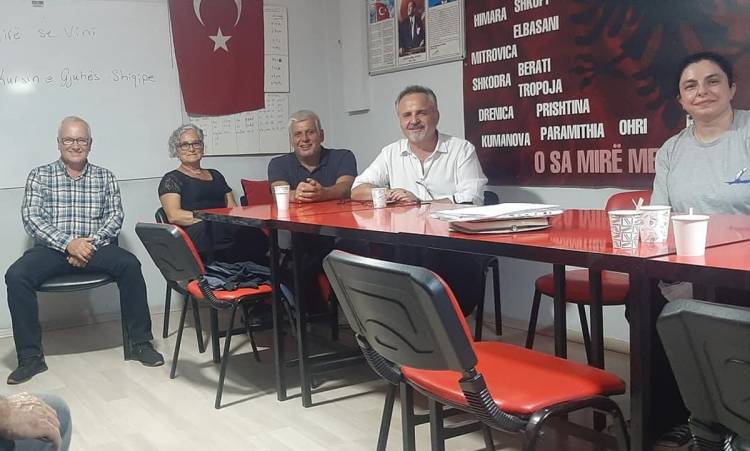 Dil kültürünün yok olmaması için İzmir'de Arnavutça dersleri