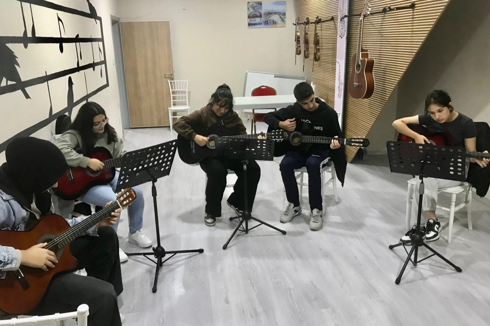 Dilovası’nda müzik kursları ilgi odağı oldu -