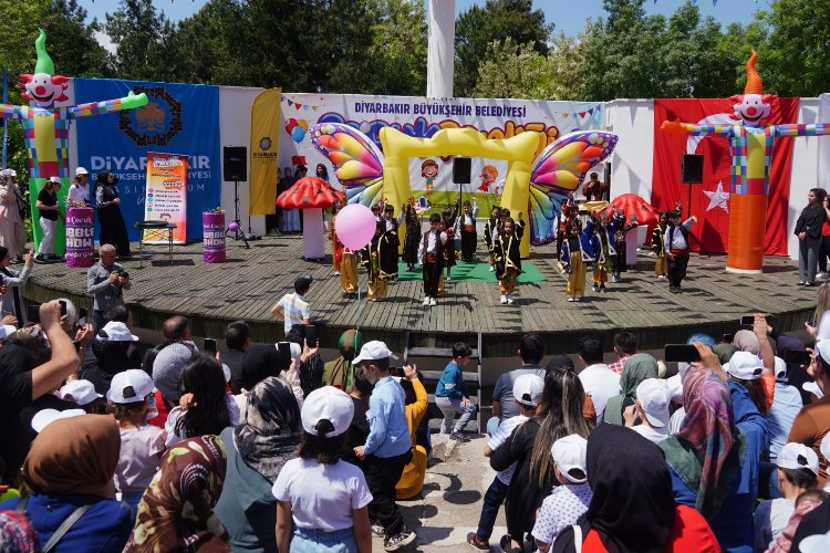 Diyarbakır'da minikler 'Bahar Şenliği'nde buluştular -