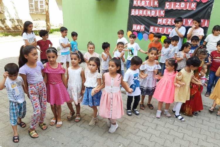 Diyarbakır'da miniklerden 'oyun havalı' mezuniyet -