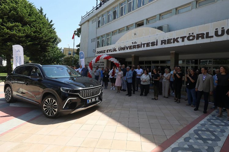 Dokuz Eylül'e 'Oltu Siyahı' Togg yakıştı -