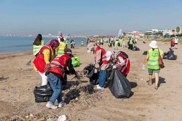 Dünya Temizlik Günü'nde sahilleri temizlediler -