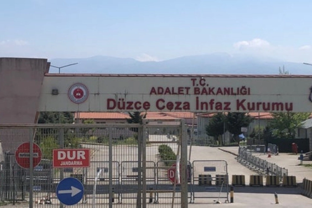 Düzce'de hastaneye giden hükümlü firar etti -