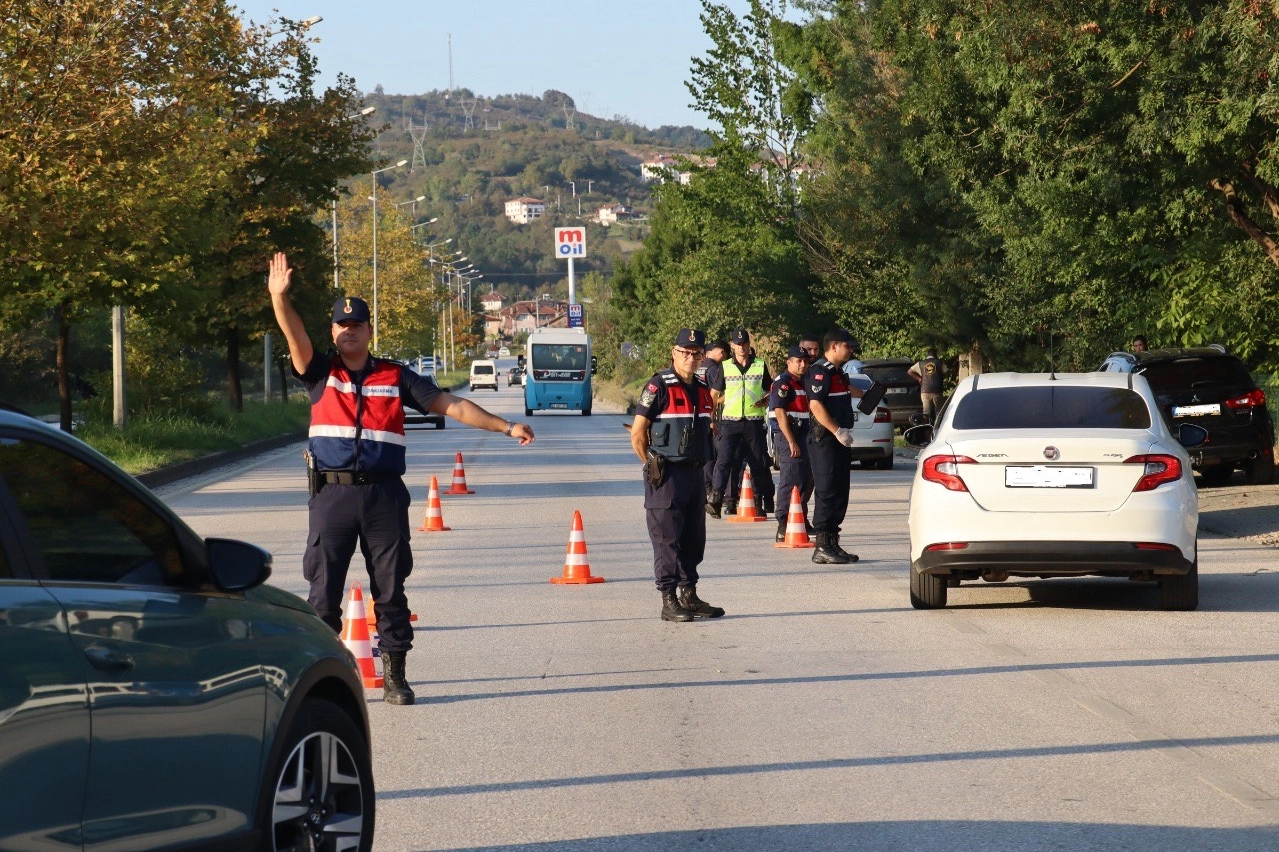 Düzce'de jandarma  şok uygulaması yaptı -