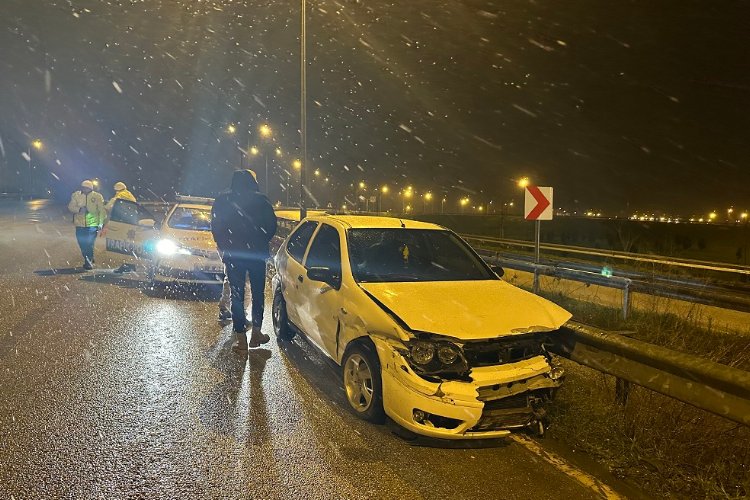 Düzce'de kaza... Sürücü aracını terkedip kaçtı! -