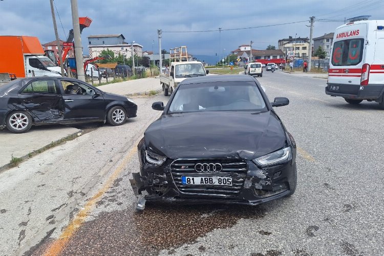 Düzce'de trafik kazası: 3 yaralı! -