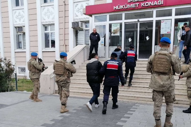 Edirne'de 14 terör örgütü üyesi sınırda yakalandı -