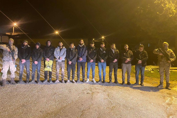 Edirne'de Jandarma 27 kaçak göçmeni yakaladı -