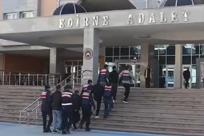 Edirne’de jandarma 5 göçmen organizatörü yakaladı -