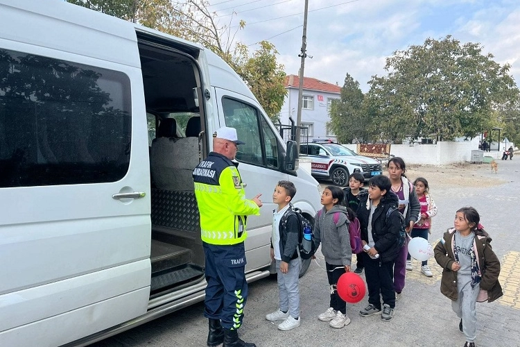 Edirne'de okul servis araçları titizlikle denetleniyor -