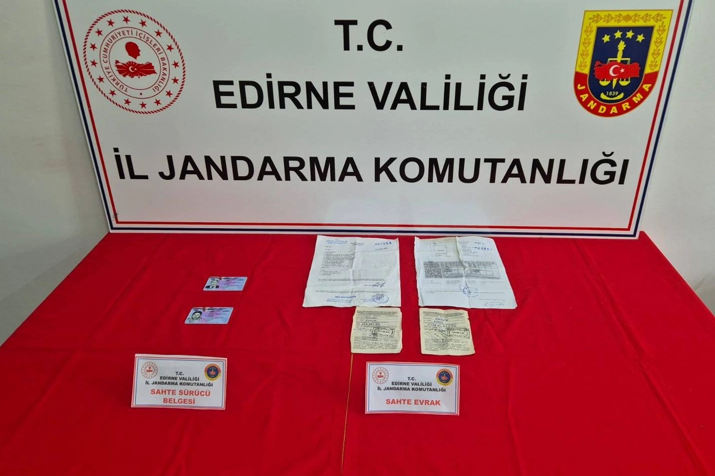 Edirne'de sahte belgelerle 3 kişi yakalandı -