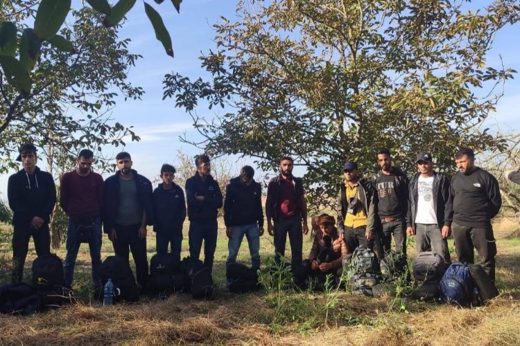 Edirne Jandarması kaçak göçmenleri havadan yakalıyor! -