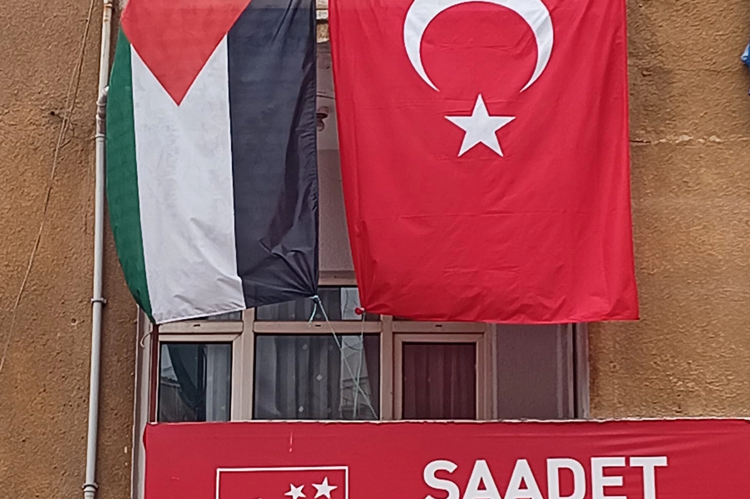 Edirne Keşan'da SP, Filistin bayrağı astı! -