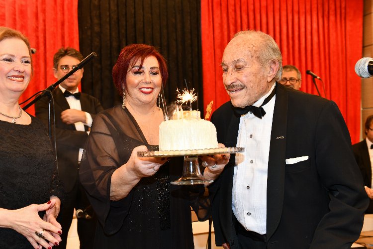 Şef Mustafa Sağyaşar’ın 70. sanat yılı İzmir Çiğli’de kutlandı