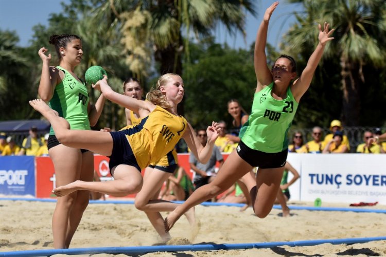 EHF Avrupa U17 Plaj Hentbolu'nda yarı finalistler belli oldu -