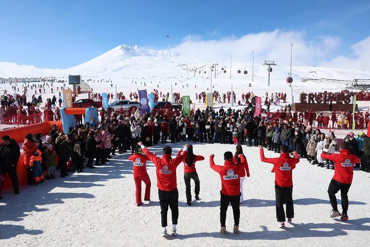 Erciyes Kış Festivali görsel şölen yaşattı -