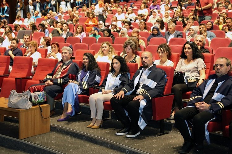 ERÜ Güzel Sanatlar Fakültesi’nde mezuniyet sevinci -