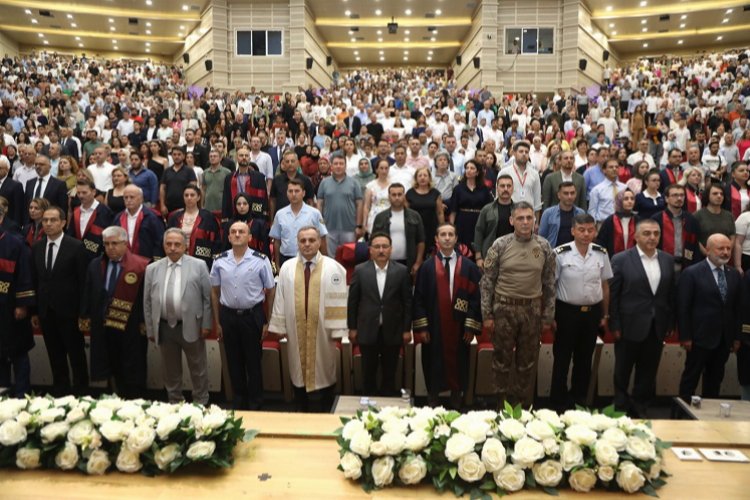 ERÜ Tıp Fakültesi 50'nci dönem mezunlarını verdi -