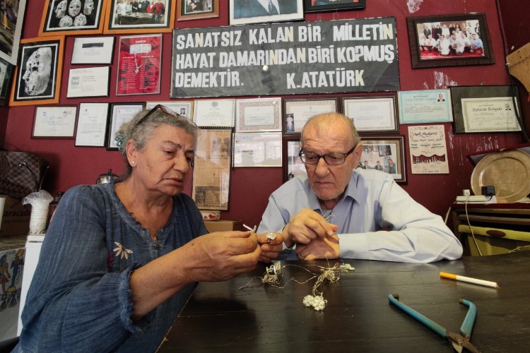 Eşi ile birlikte 70 yıldır telkariye hayat veriyorlar -