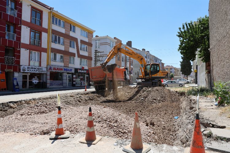 Eskişehir'de yol çalışmaları sürüyor -