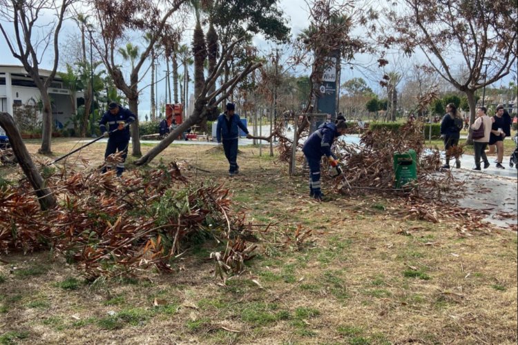 Fırtınanın vurduğu Antalya’da seferberlik -