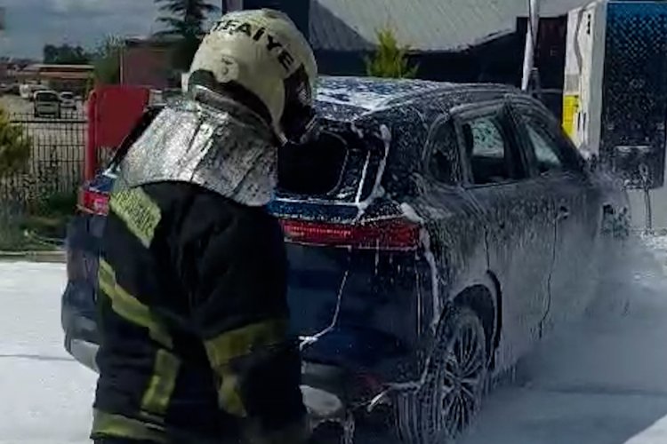 Gaziantep'te ilk elektrikli araç yangını söndürdü -