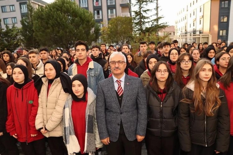 Gebze'de ara tatil sonrası bayrak töreninde -