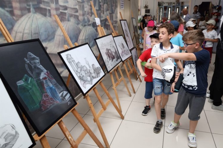 Gebze'de eğitimin taçlandırdığı başarı tuvallere yansıdı -