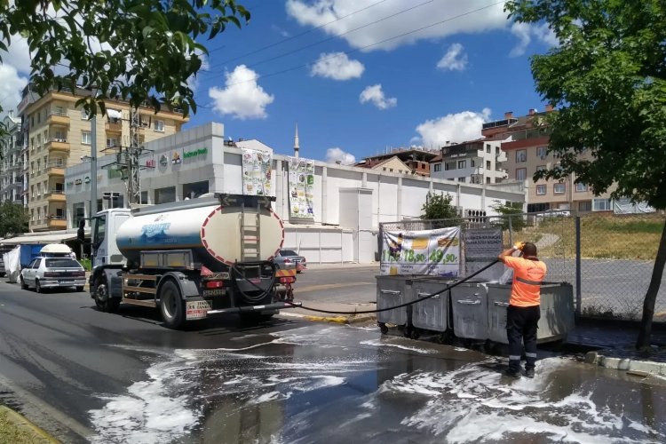 Gebze'de konteynerler dezenfekte ediliyor -