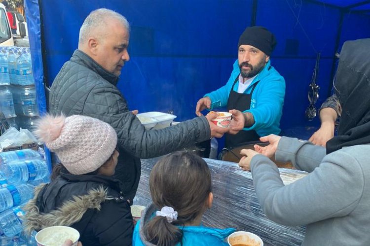 Gebze Defne'de yaraları sarmaya çalışıyor -