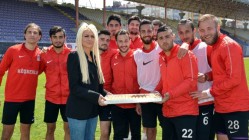 GEBZESPOR’DA İDMAN SONRASI BAKLAVA SÜRPRİZİ