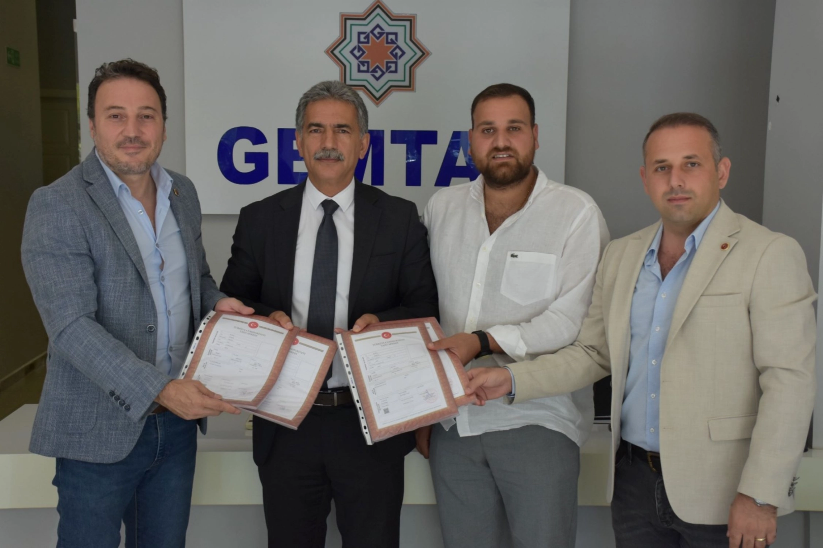 Gemlik Belediyesi 208 dairenin tapusunu aldı -