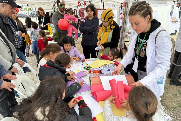 Gemlik Konteyner Kentte çocuklara 'bilim' morali -