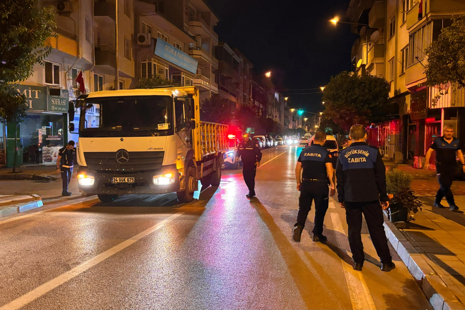 Gemlik'te kaldırım işgaliyle mücadele sürüyor -