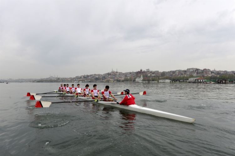 Gençler “Haliç Dostluk Kupası” için yarıştı -