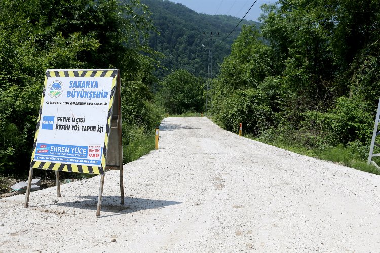 Geyve’nin kırsalına 14 kilometre yeni beton yol -