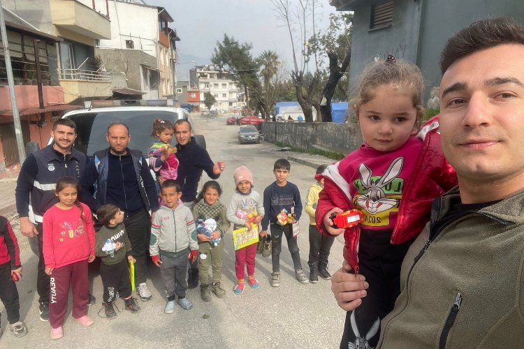 Gölcük afet bölgesinde seferberliği sürdürüyor -