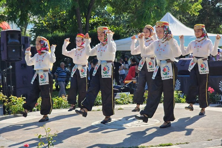 Gölcük'te 13. Bahar Şenliği başladı -