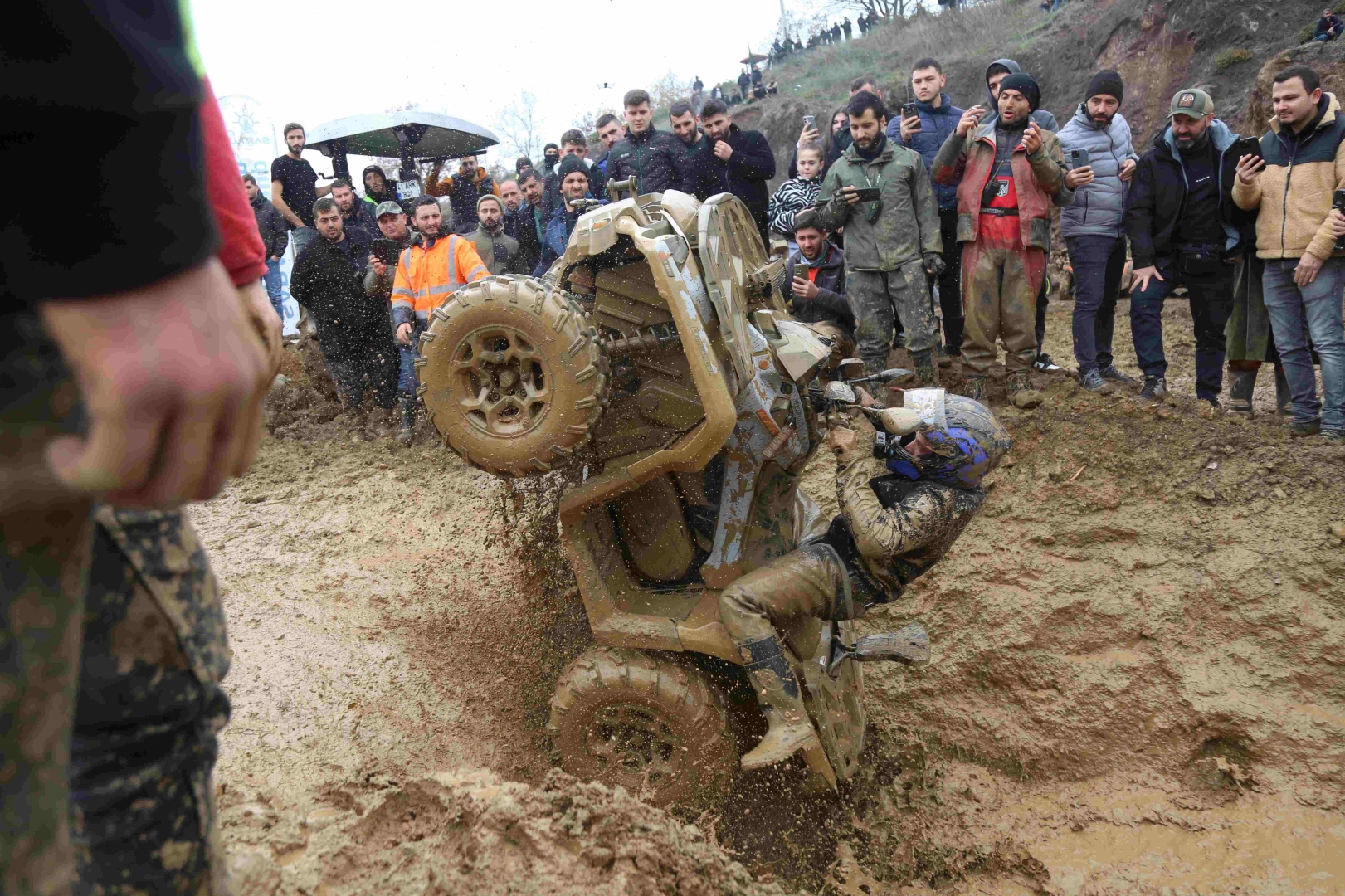 Gölcük'te ATV yarışları nefesleri kesti -