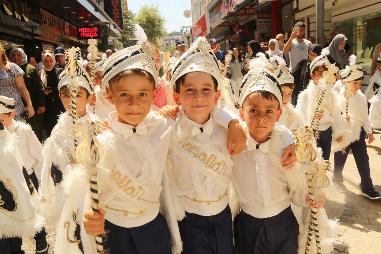 Gölcük'te toplu sünnet coşkusu -