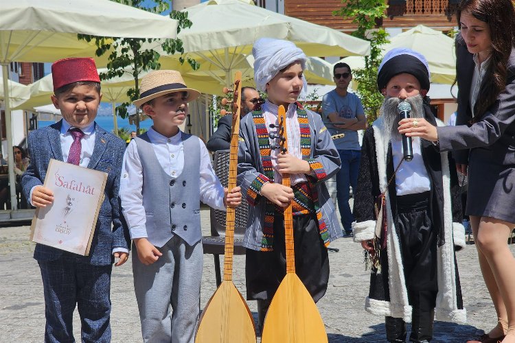 Gölcüklü öğrenciler Türkçe'nin zenginliklerini ortaya koydu -