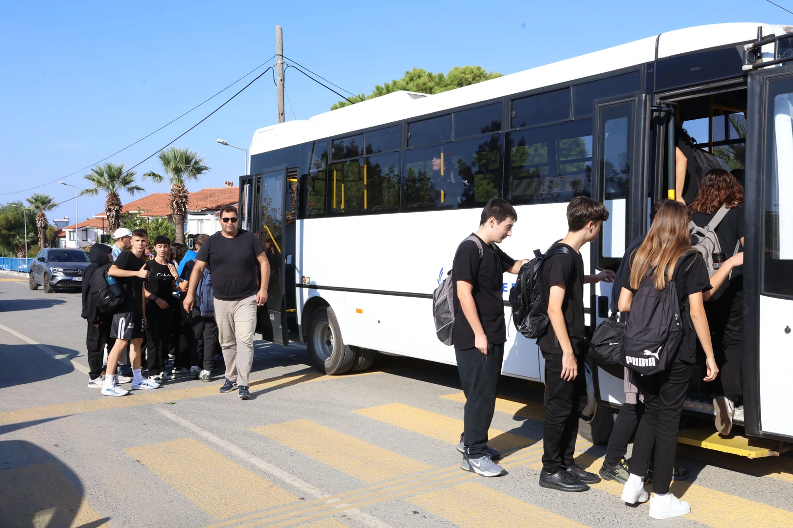 Güzelbahçe'de öğrencilere ücretsiz okul servisi -