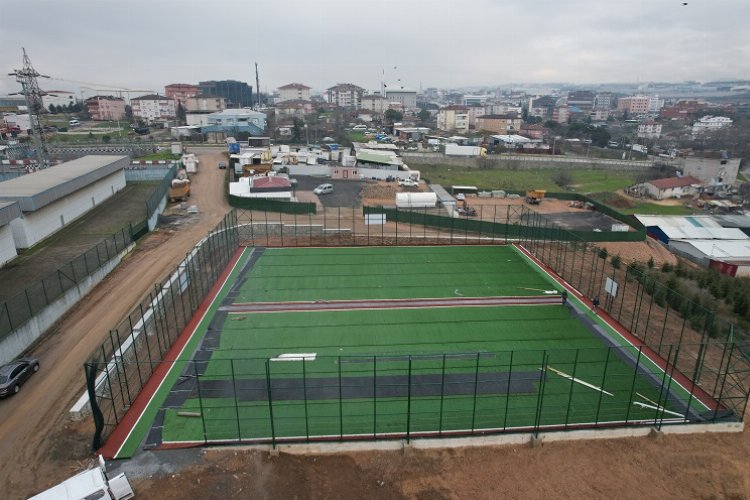 Halı sahalarda çalışmalar tüm hızıyla devam ediyor -