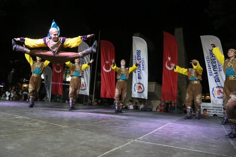 Halk Dansları Festivali coşkulu başladı -