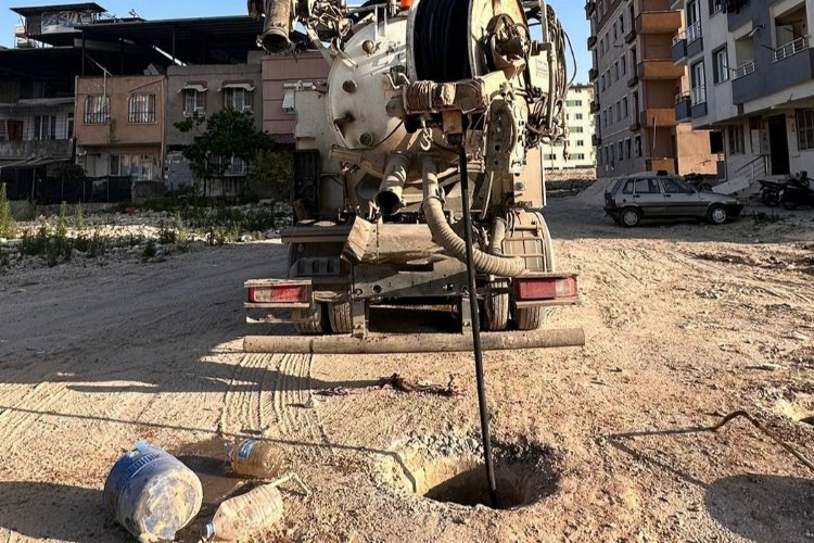 Hatay'da tıkanan altyapı hatları temizleniyor -