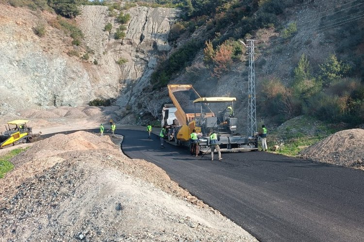 Hatay'da yıpranan yollar asfaltlanıyor -