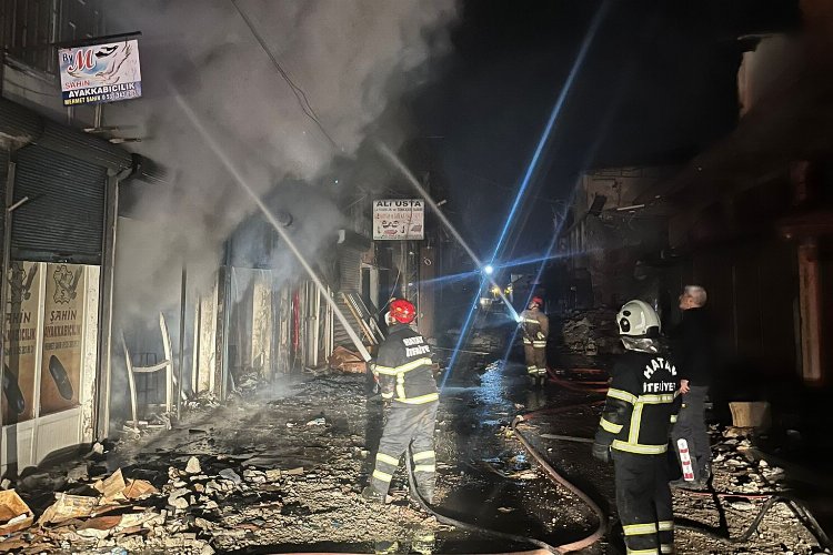 Hatay'daki yangını söndüren 3 ilin ekibi birlikte sahur yaptılar -