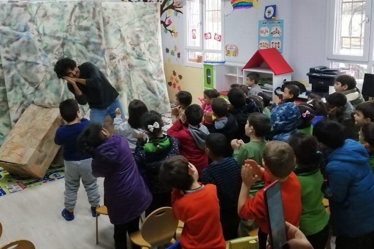 Hataylı minikler 'Karınca Kararınca' öğrenerek eğleniyor -