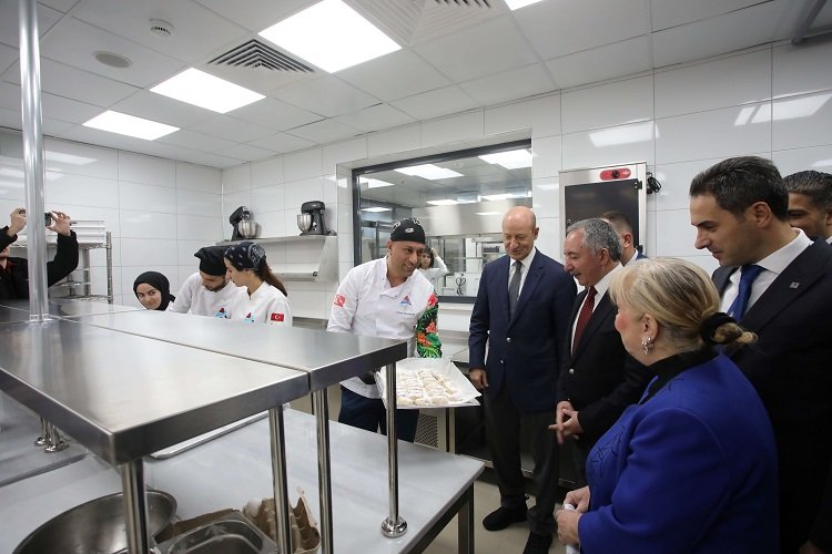 IC İbrahim Çeçen Vakfı'ndan gastronomi eğitimine yatırım -