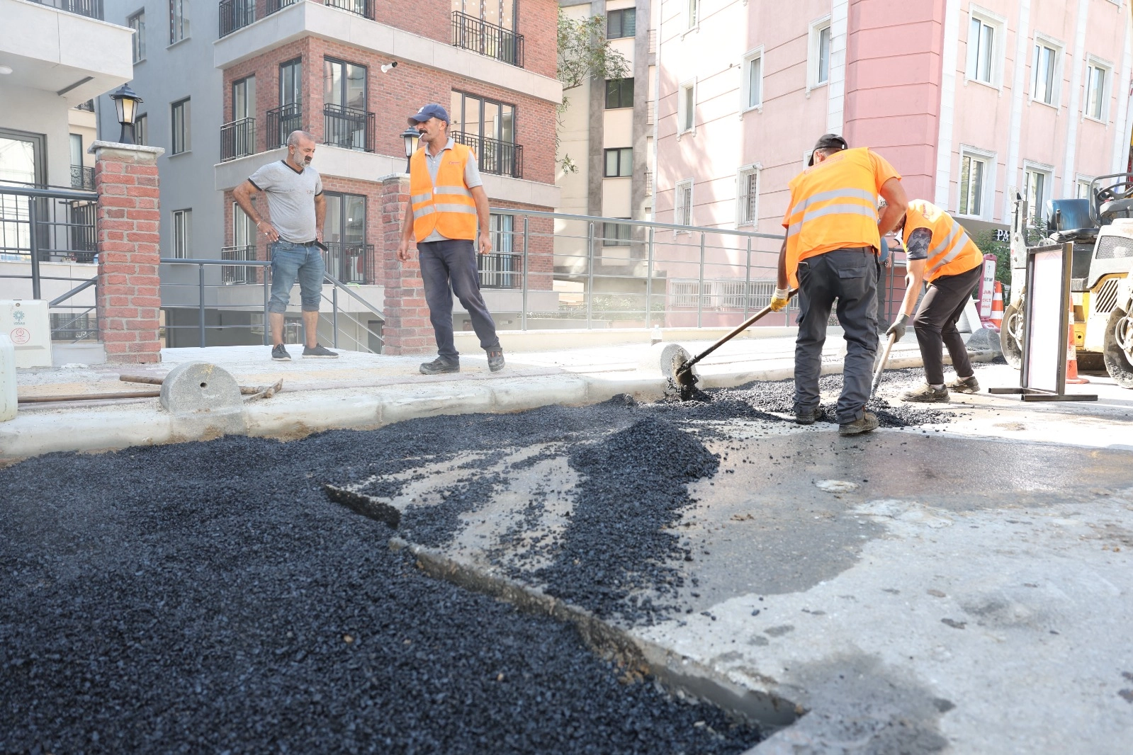 İstanbul Bakırköy'de mahalleliler talep ediyor, belediye yapıyor -